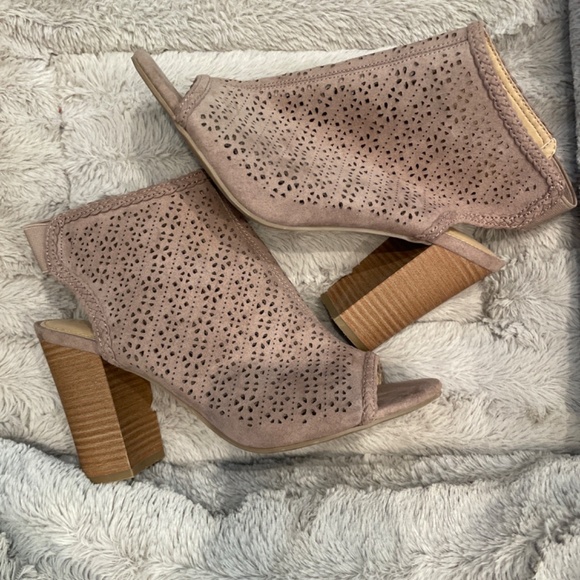 Lauren Conrad open toe blocked heel sandals - Picture 2 of 5